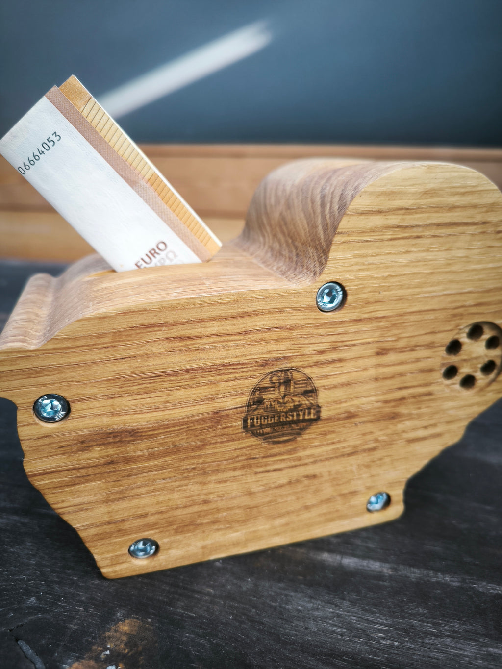 Sparschwein, Sparbüchse, Spardose -  "Stahlsparsau" aus Holz mit Musikfunktion – Handgefertigte Spardose mit individuellem MP3-Sound
