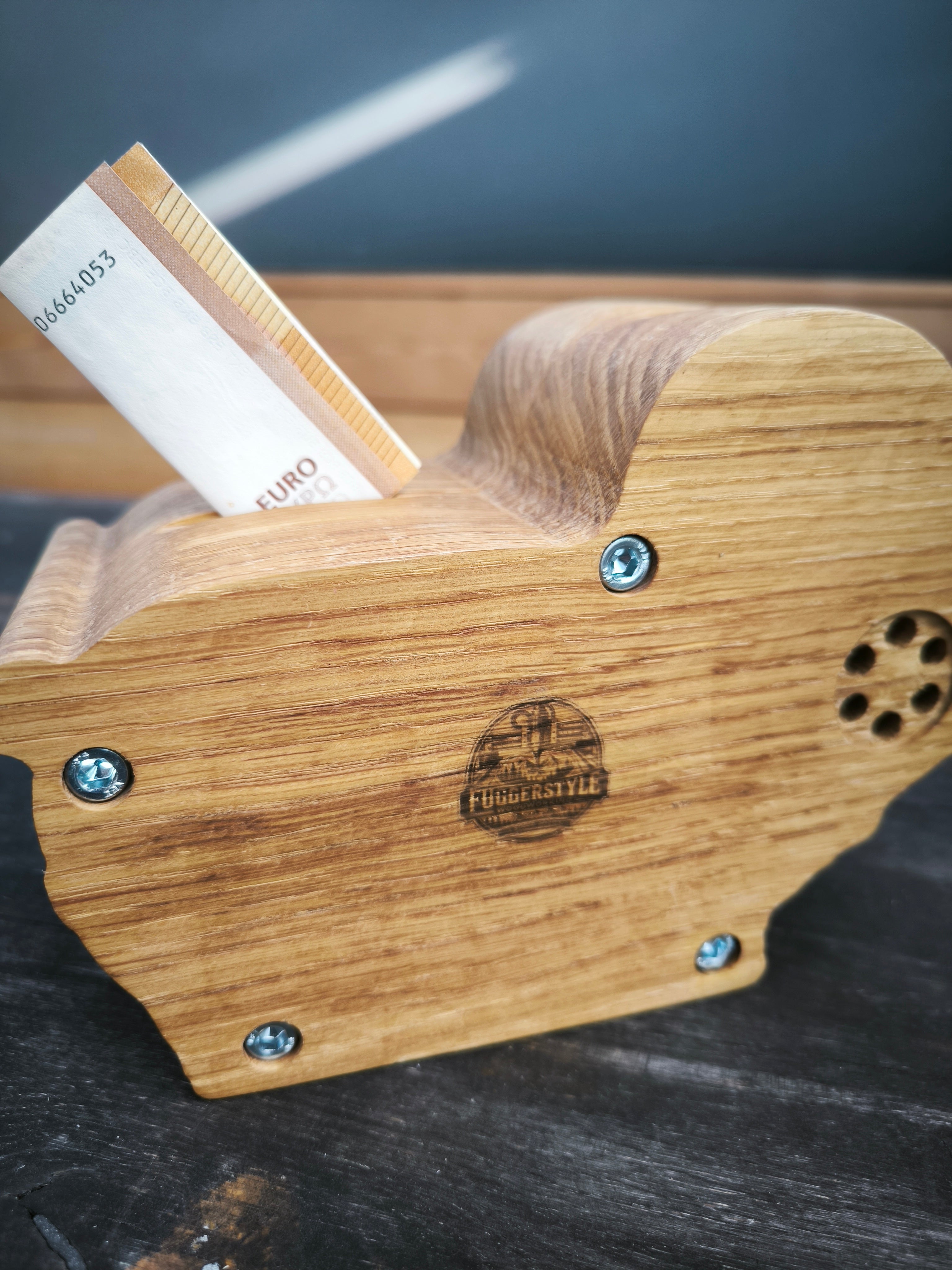 Sparschwein, Sparbüchse, Spardose -  "Stahlsparsau" aus Holz mit Musikfunktion – Handgefertigte Spardose mit individuellem MP3-Sound