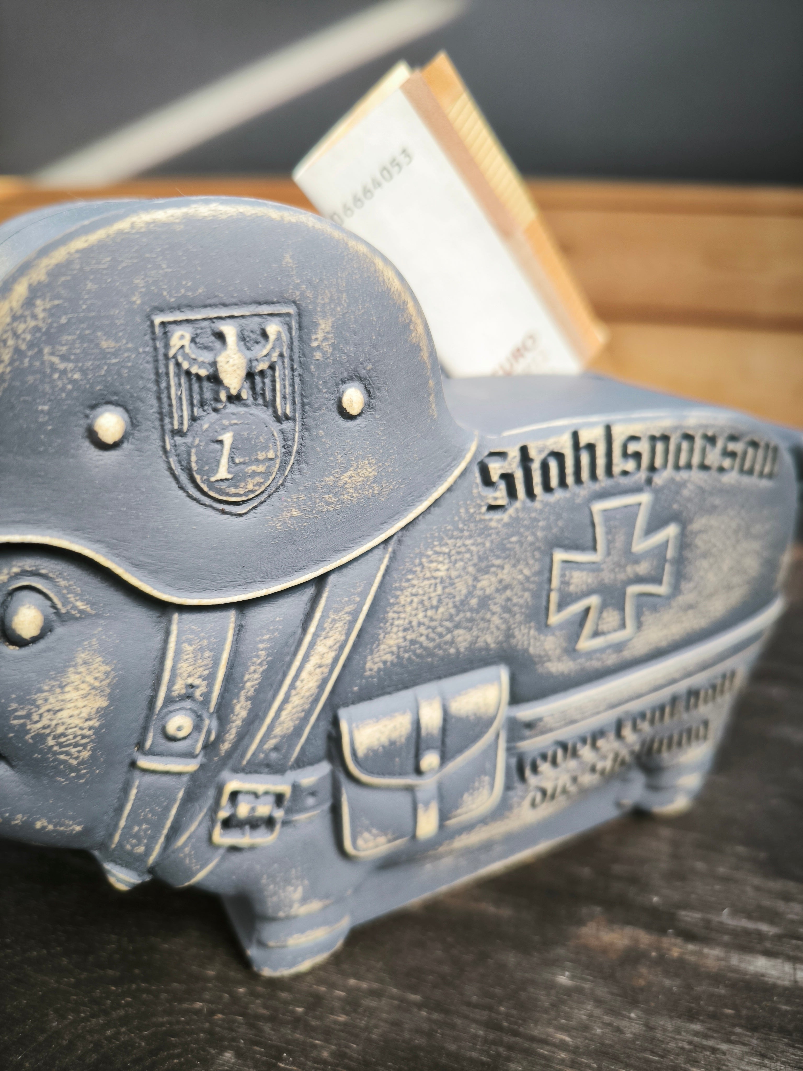 Sparschwein, Sparbüchse, Spardose -  "Stahlsparsau" aus Holz mit Musikfunktion – Handgefertigte Spardose mit individuellem MP3-Sound
