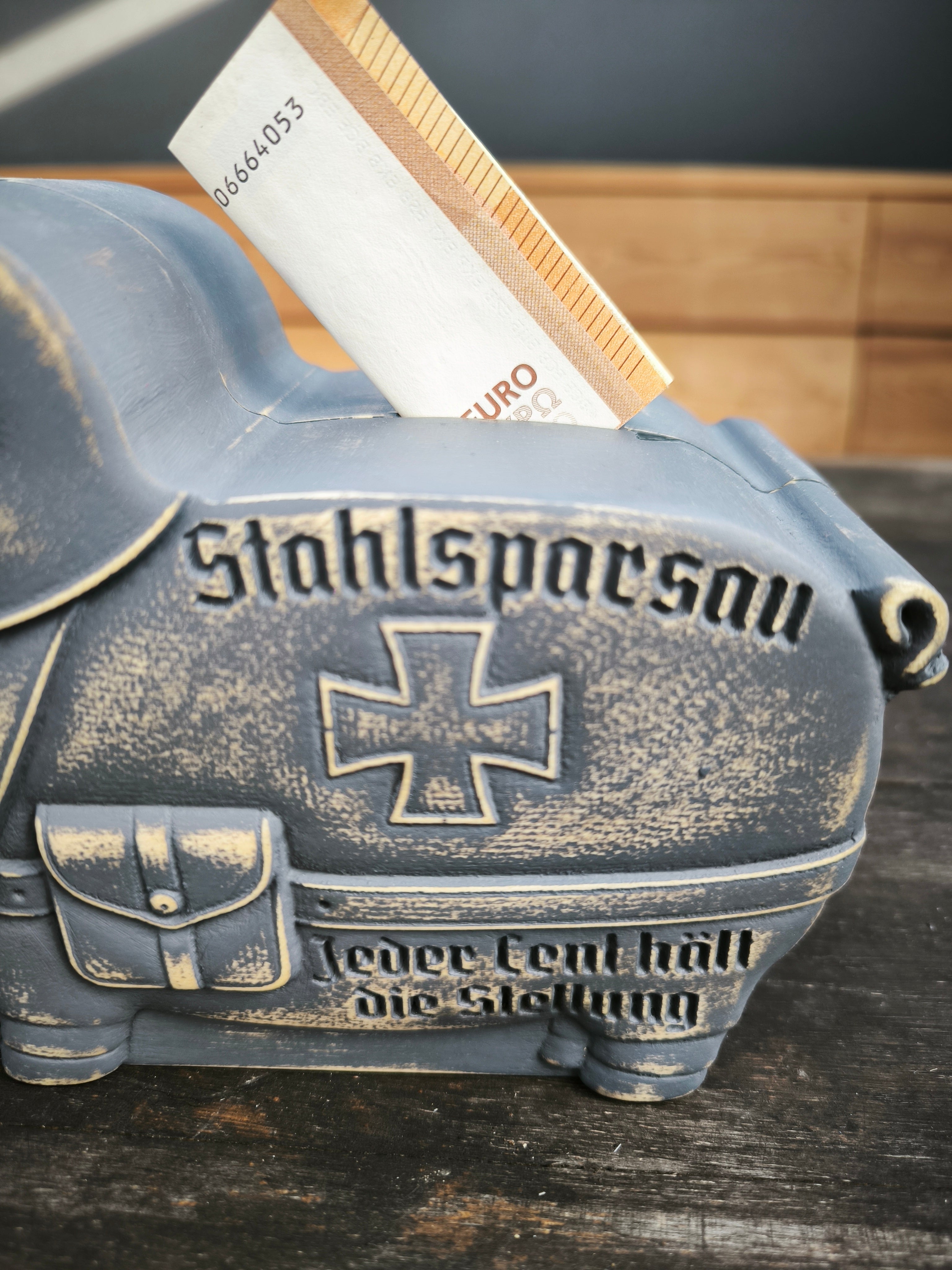 Sparschwein, Sparbüchse, Spardose -  "Stahlsparsau" aus Holz mit Musikfunktion – Handgefertigte Spardose mit individuellem MP3-Sound