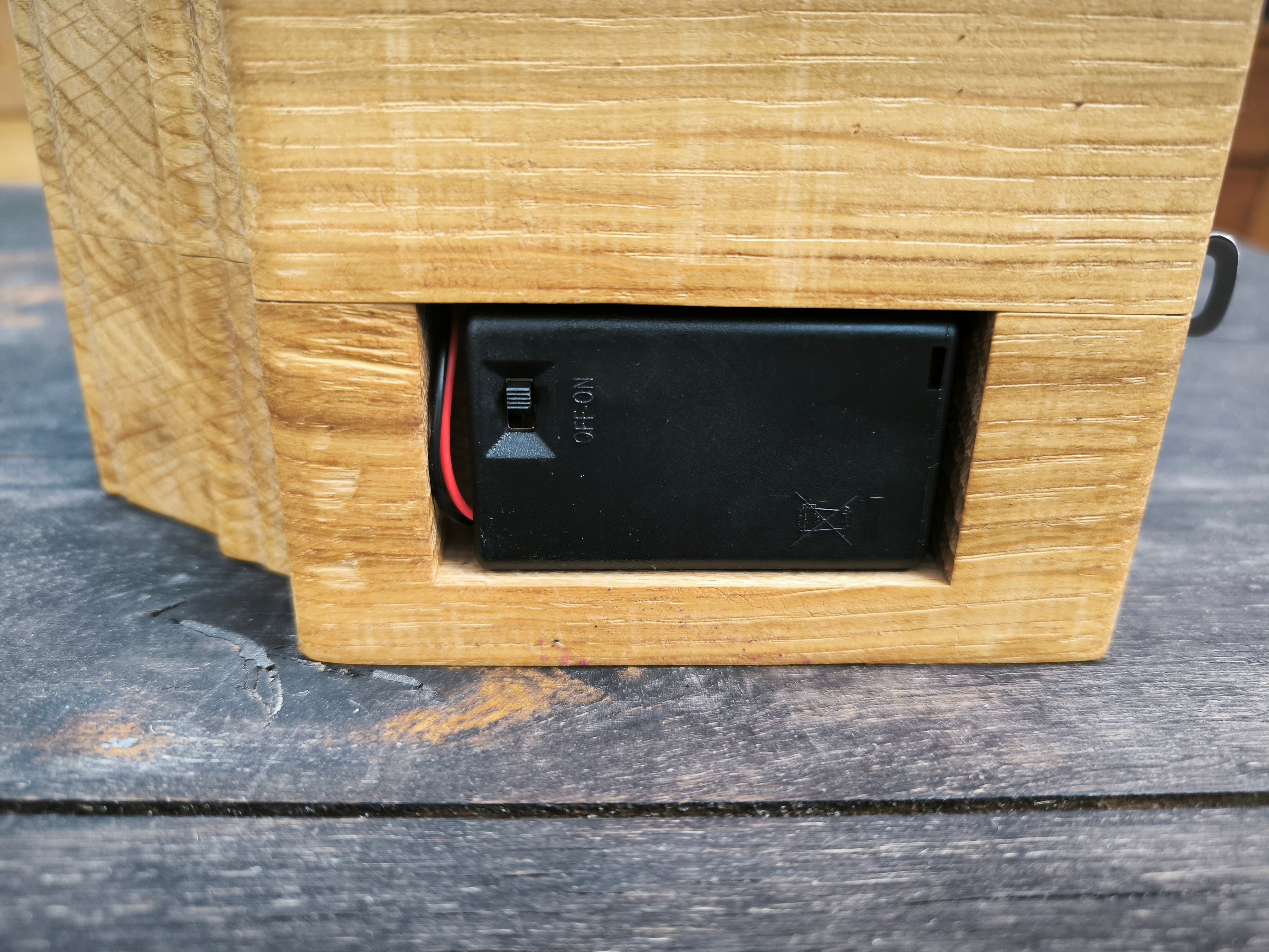 Sparschwein, Sparbüchse, Spardose -  "Stahlsparsau" aus Holz mit Musikfunktion – Handgefertigte Spardose mit individuellem MP3-Sound
