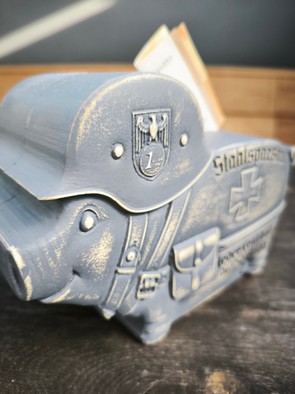 Sparschwein, Sparbüchse, Spardose -  "Stahlsparsau" aus Holz mit Musikfunktion – Handgefertigte Spardose mit individuellem MP3-Sound