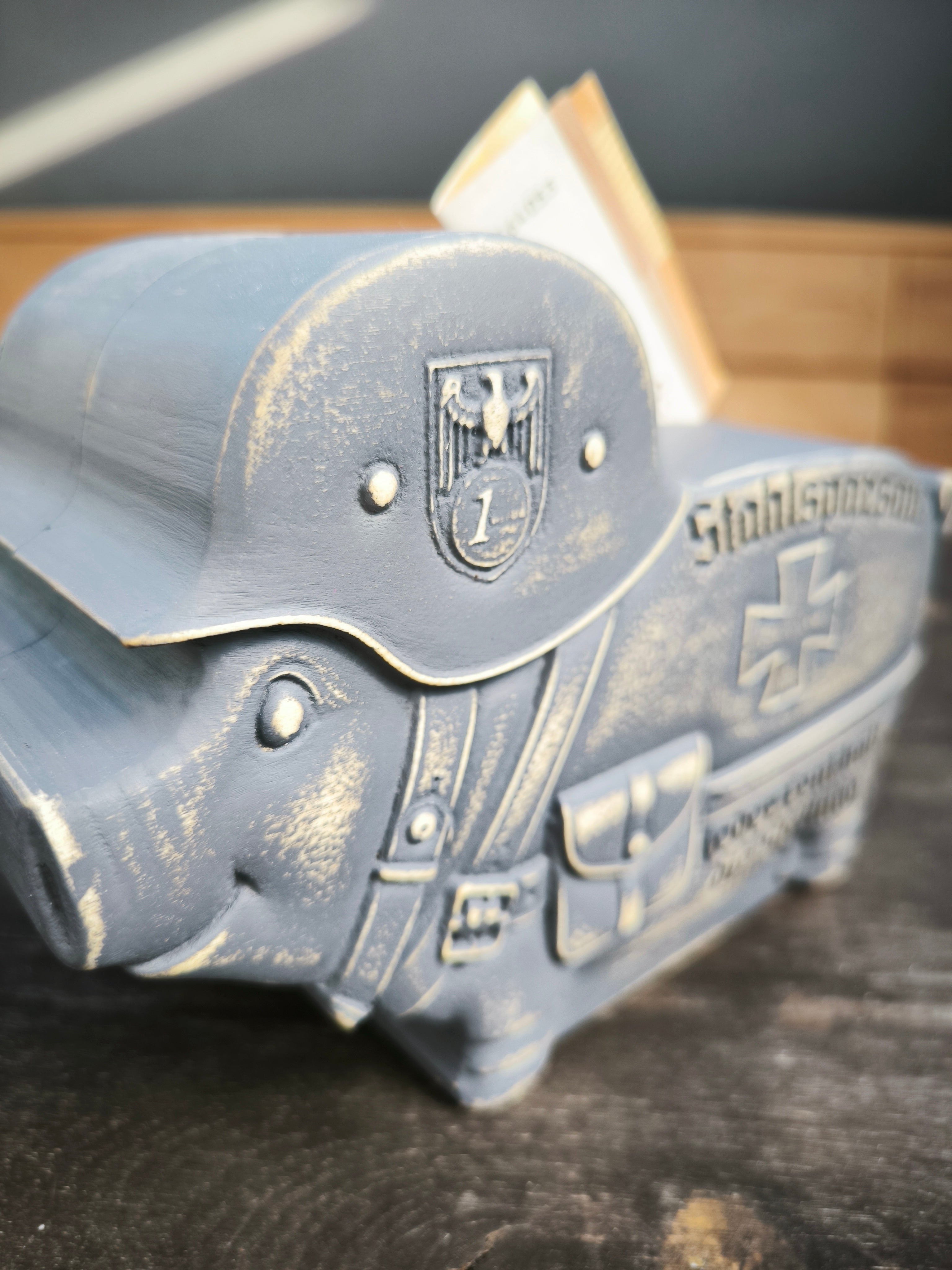 Sparschwein, Sparbüchse, Spardose -  "Stahlsparsau" aus Holz mit Musikfunktion – Handgefertigte Spardose mit individuellem MP3-Sound