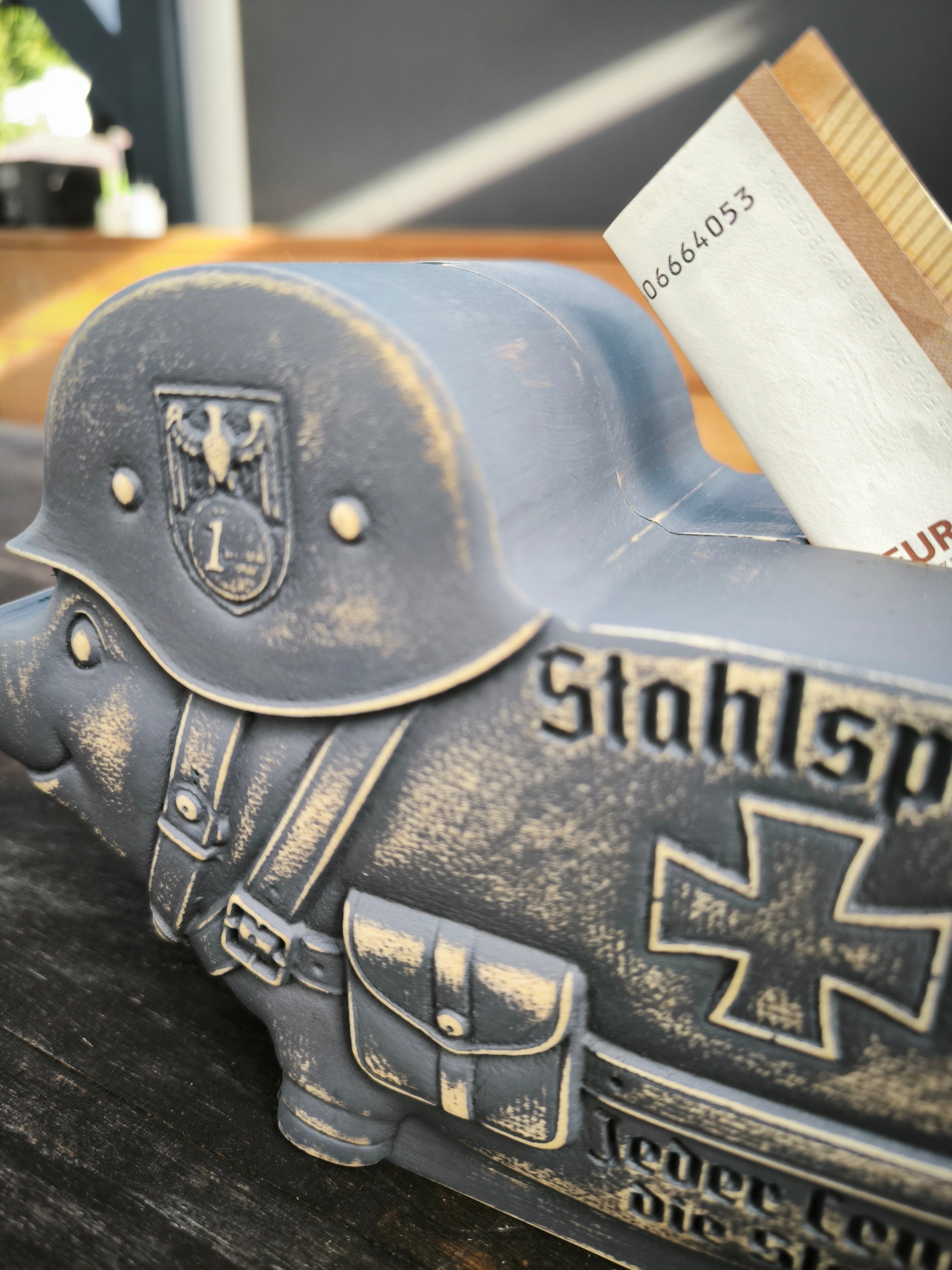 Sparschwein, Sparbüchse, Spardose -  "Stahlsparsau" aus Holz mit Musikfunktion – Handgefertigte Spardose mit individuellem MP3-Sound