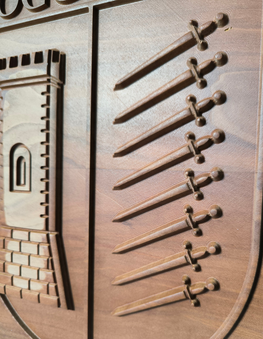 Wappen aus Holz individuell anfertigen | CNC-gefräst & 3D-Modell