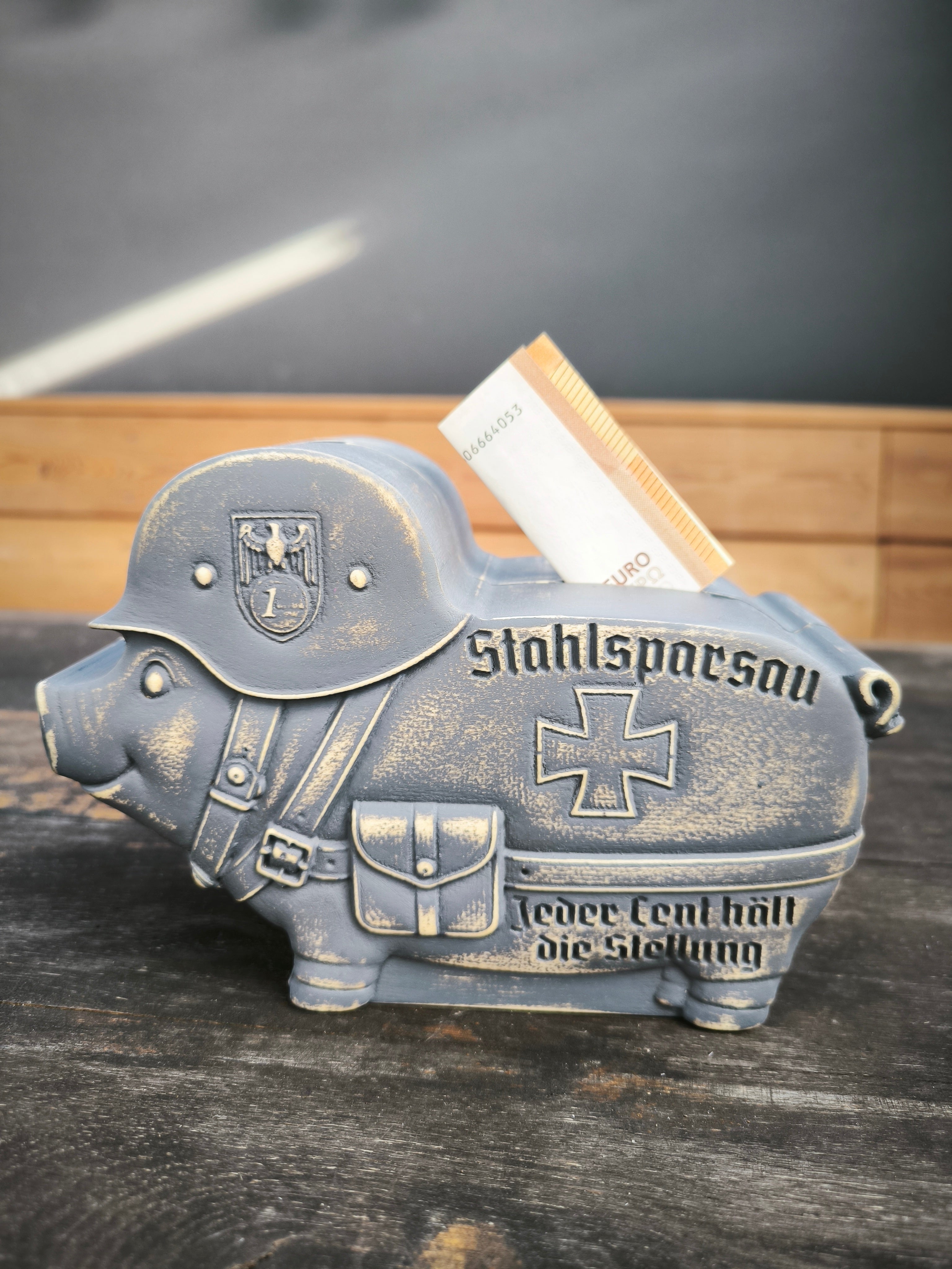 Sparschwein, Sparbüchse, Spardose -  "Stahlsparsau" aus Holz mit Musikfunktion – Handgefertigte Spardose mit individuellem MP3-Sound